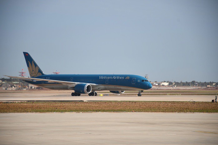 Hình ảnh chuyến bay đầu tiên hạ cánh xuống sân bay Long Thành - 9