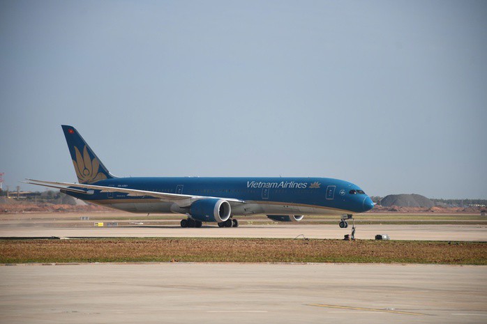 Hình ảnh chuyến bay đầu tiên hạ cánh xuống sân bay Long Thành - 10