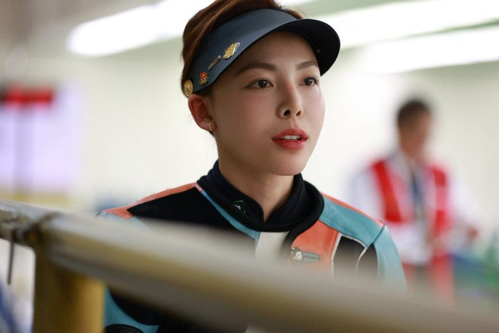 Sắc vóc 'hoa khôi bắn súng' mang hàm Thượng uý vừa phá kỷ lục ở SEA Games 33 - 1