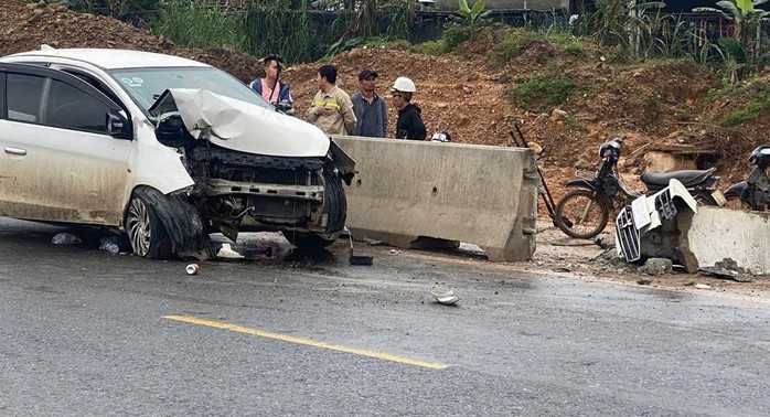 Hiện trường vụ tai nạn khiến 4 người trong một gia đình ở Đà Nẵng thương vong. Ảnh: Nhật Hoàng.