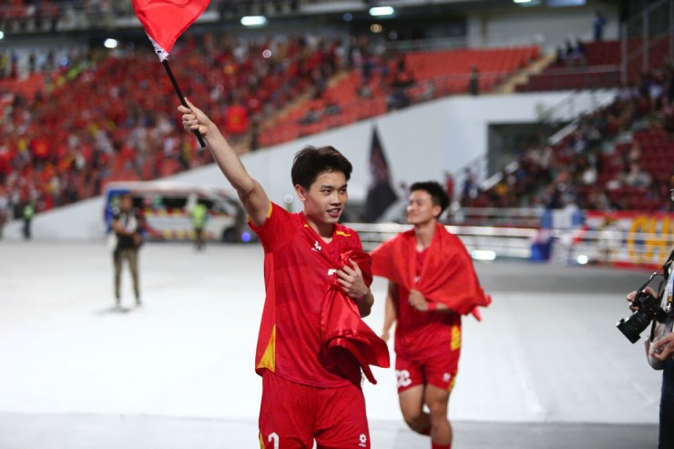 Họp báo U22 Việt Nam - U22 Thái Lan: Thầy Kim cảm ơn khán giả, Đình Bắc "cháy" hết mình - 1