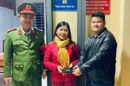 Bỏ dở trận chung kết Việt Nam - Thái Lan vì... nhặt được chiếc ví