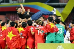 Vì sao HLV Kim Sang Sik không được chủ nhà Thái Lan trao HCV SEA Games?