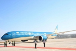 Hình ảnh chuyến bay đầu tiên hạ cánh xuống sân bay Long Thành