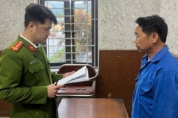 Không dừng xe đo nồng độ cồn, tài xế tông bị thương 2 CSGT