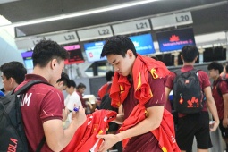 Trực tiếp U22 Việt Nam mang HCV SEA Games về nước: "Những chiến binh sao vàng" lên máy bay