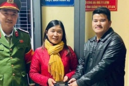 Bỏ dở trận chung kết Việt Nam - Thái Lan vì... nhặt được chiếc ví