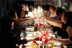 Chọn nơi vui chơi Giáng sinh từ bình dân đến cao cấp ở Hà Nội