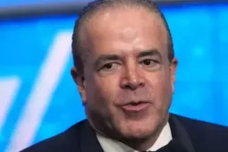 Ông chủ Hoa hậu Hoàn vũ bỏ trốn