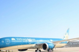 Hình ảnh chuyến bay đầu tiên hạ cánh xuống sân bay Long Thành