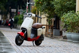 Xe máy điện Honda S09R siêu gọn nhẹ, pin lithium đi 80 km/lần sạc