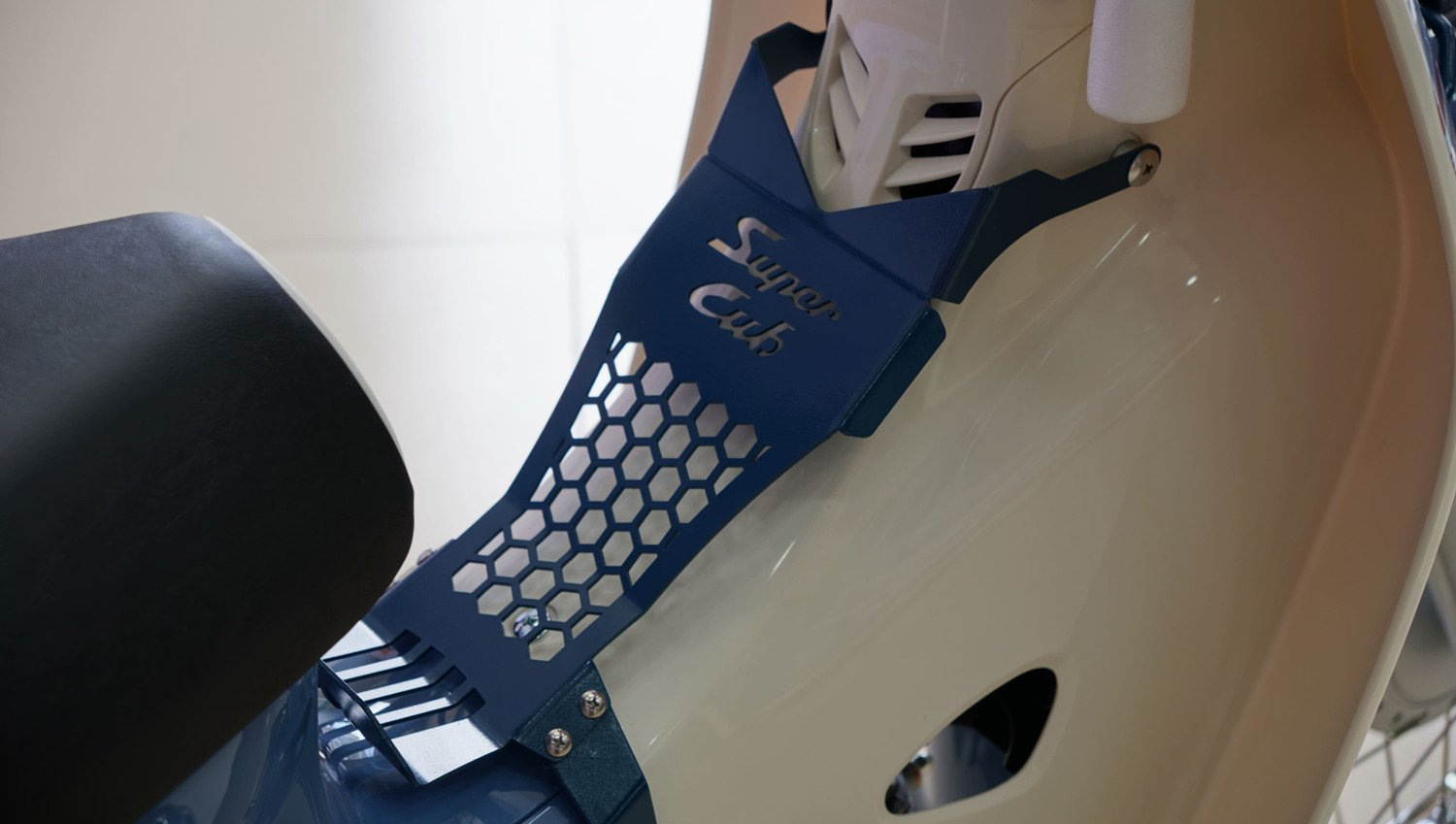 Bản độ ‘nhẹ’ Honda Super Cub 50 Final Edition giá trên 100 triệu đồng - 8