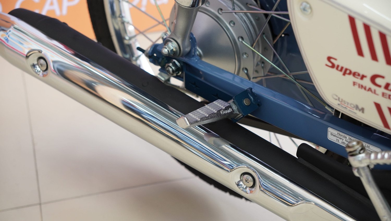 Bản độ ‘nhẹ’ Honda Super Cub 50 Final Edition giá trên 100 triệu đồng - 10