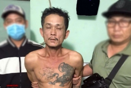 Bắt đối tượng chích điện cụ bà bán vé số để cướp tiền và vàng