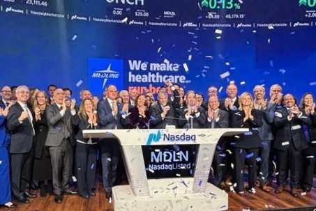 Ẩn mình suốt 60 năm qua, một gia tộc vừa có thêm 5 tỷ phú USD sau cú IPO vang dội