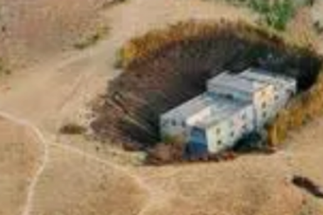 Tình trạng hiện tại của ngôi nhà không chịu di dời dù được đền bù 37 tỷ đồng khiến dự án kênh dẫn nước phải 'đổi hướng'