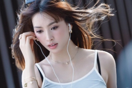 Phong cách street style 'bắt trend trạm tỷ' của Trần Tiểu Vy khiến fan xuýt xoa vì quá đẹp