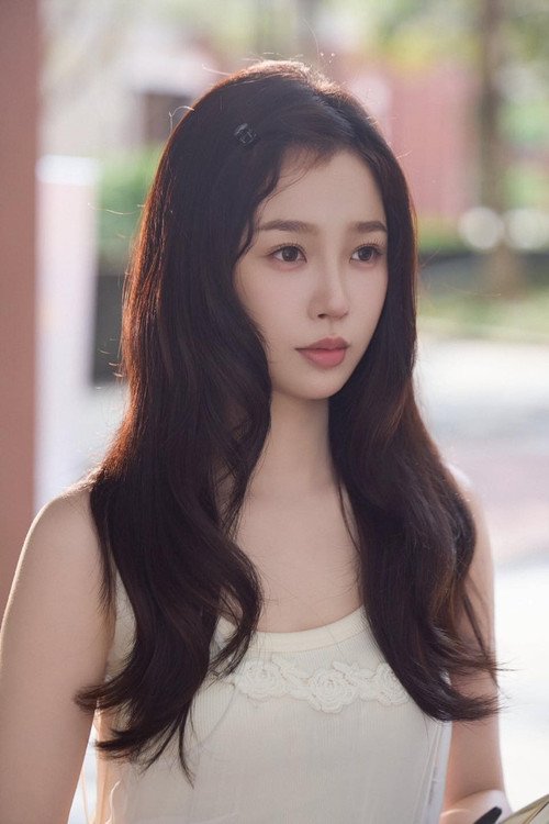 Ngu Thư Hân giữ im lặng sau nhiều cáo buộc thái độ, bắt nạt đồng nghiệp... Cô mất hàng triệu người theo dõi trên Weibo.