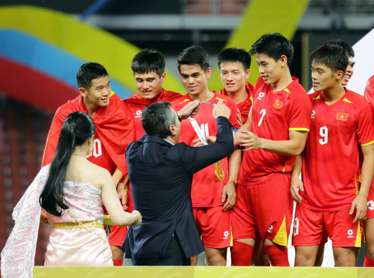 Tấm HCV mang tầm vóc đội bóng "anh cả" Đông Nam Á của U22 Việt Nam. Ảnh Tuấn Hữu