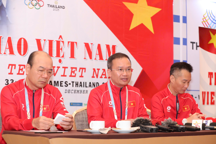 Trưởng đoàn Thể thao Việt Nam Nguyễn Hồng Minh (giữa) khẳng định đoàn đã hoàn thành cơ bản mục tiêu đã hứa. Ảnh đoàn TTVN