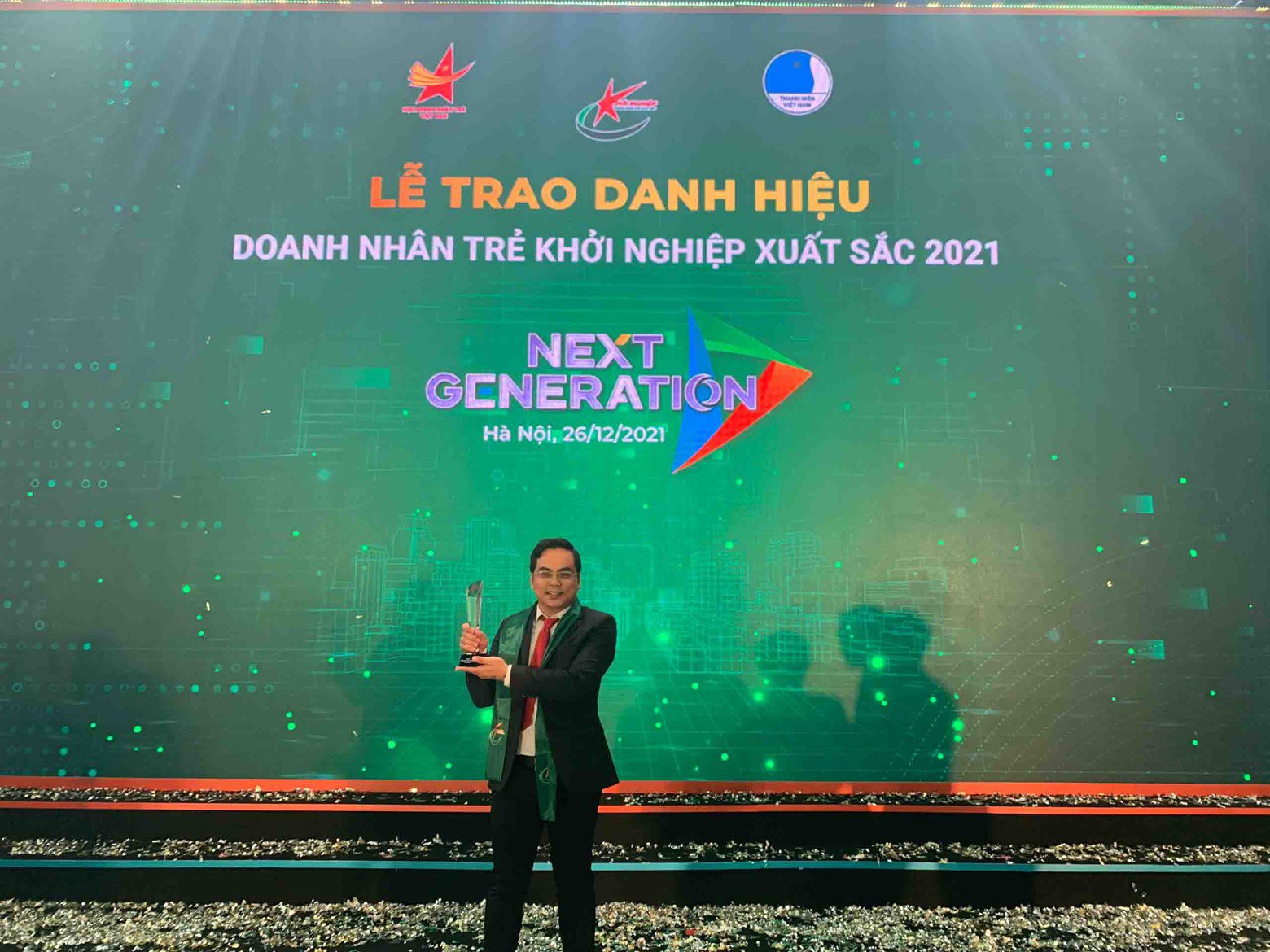 Lưu Minh Hiển nhận giải thưởng Doanh nhân trẻ khởi nghiệp xuất sắc năm 2021