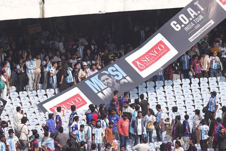 Messi "đại náo" Ấn Độ, nhận món quà siêu hiếm gần 32 tỷ đồng từ tỷ phú - 1