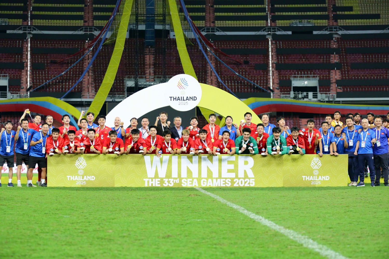 Nức lòng U22 Việt Nam hạ U22 Thái Lan ngoạn mục, đoạt huy chương vàng SEA Games - 8