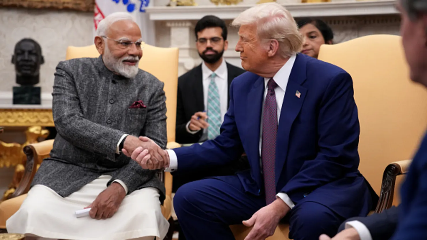 Tổng thống Mỹ Donald Trump và Thủ tướng Ấn Độ Narendra Modi gặp nhau tại Phòng Bầu dục ở Nhà Trắng vào ngày 13/2/2025 tại Washington, DC.