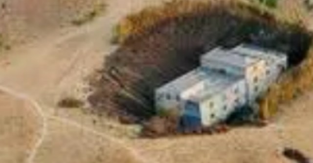 Tình trạng hiện tại của ngôi nhà không chịu di ...