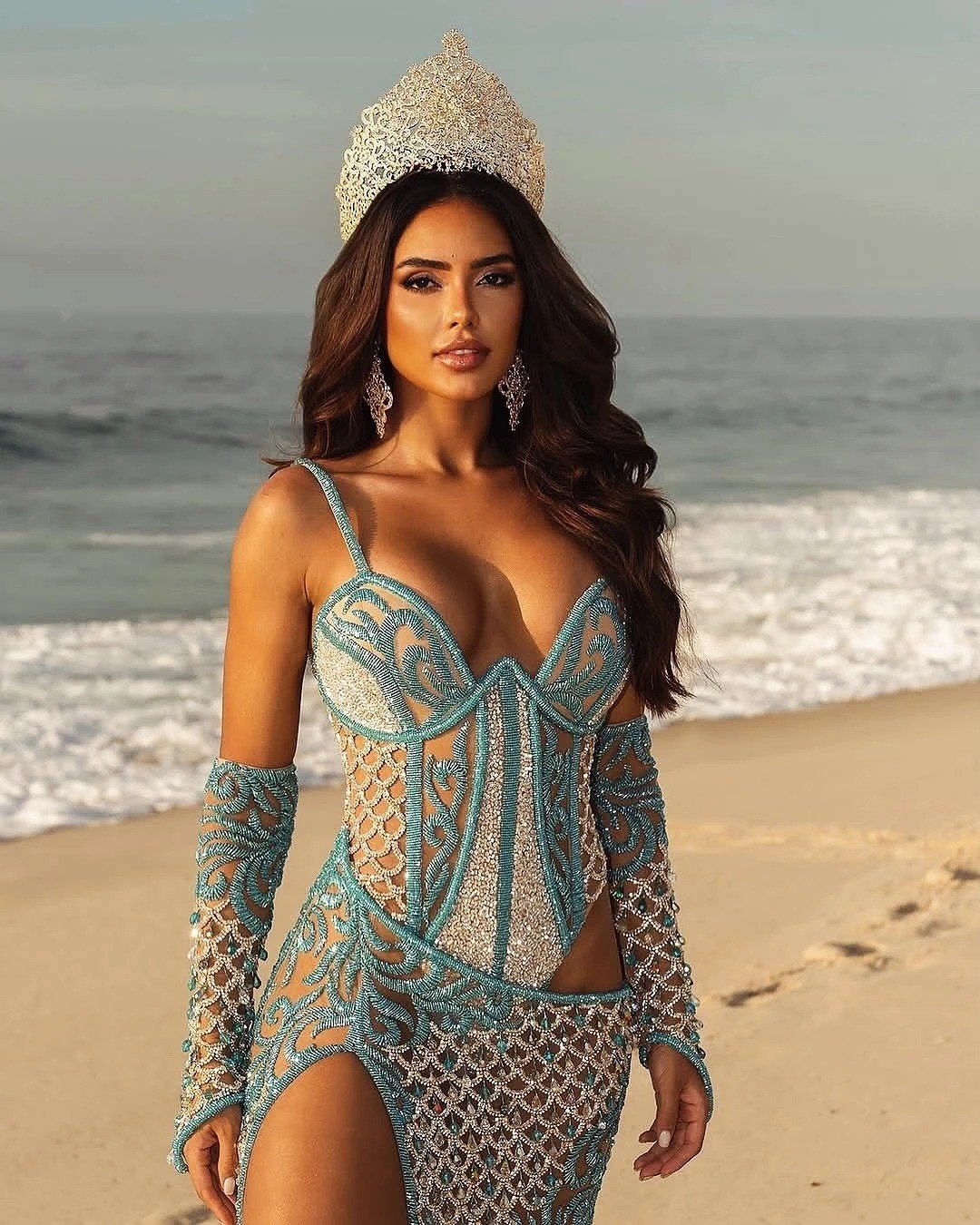 Người đẹp cũng có bằng về ngành thời trang. Gabriela đã phát triển gu thẩm mỹ tinh tế về phong cách, xu hướng và thiết kế hình ảnh. Là nữ doanh nhân, cô sở hữu một studio nhiếp ảnh, nơi cô biến những ý tưởng thành những hình ảnh đầy ấn tượng.