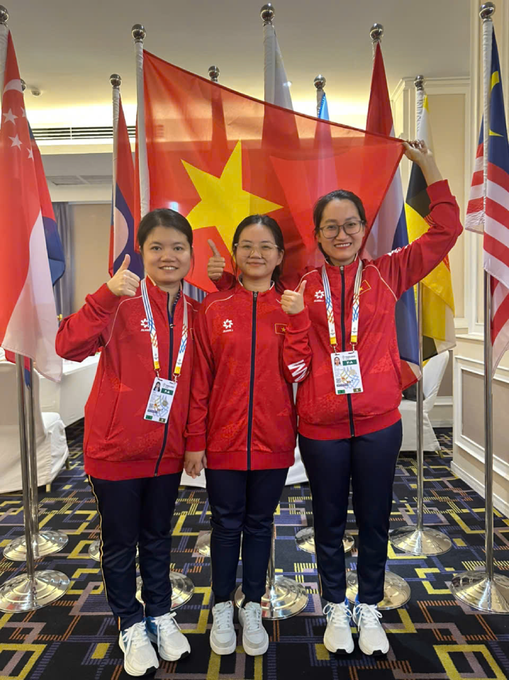 Đội cờ vua nữ giành HCV. Ảnh: Lê Phong&nbsp;