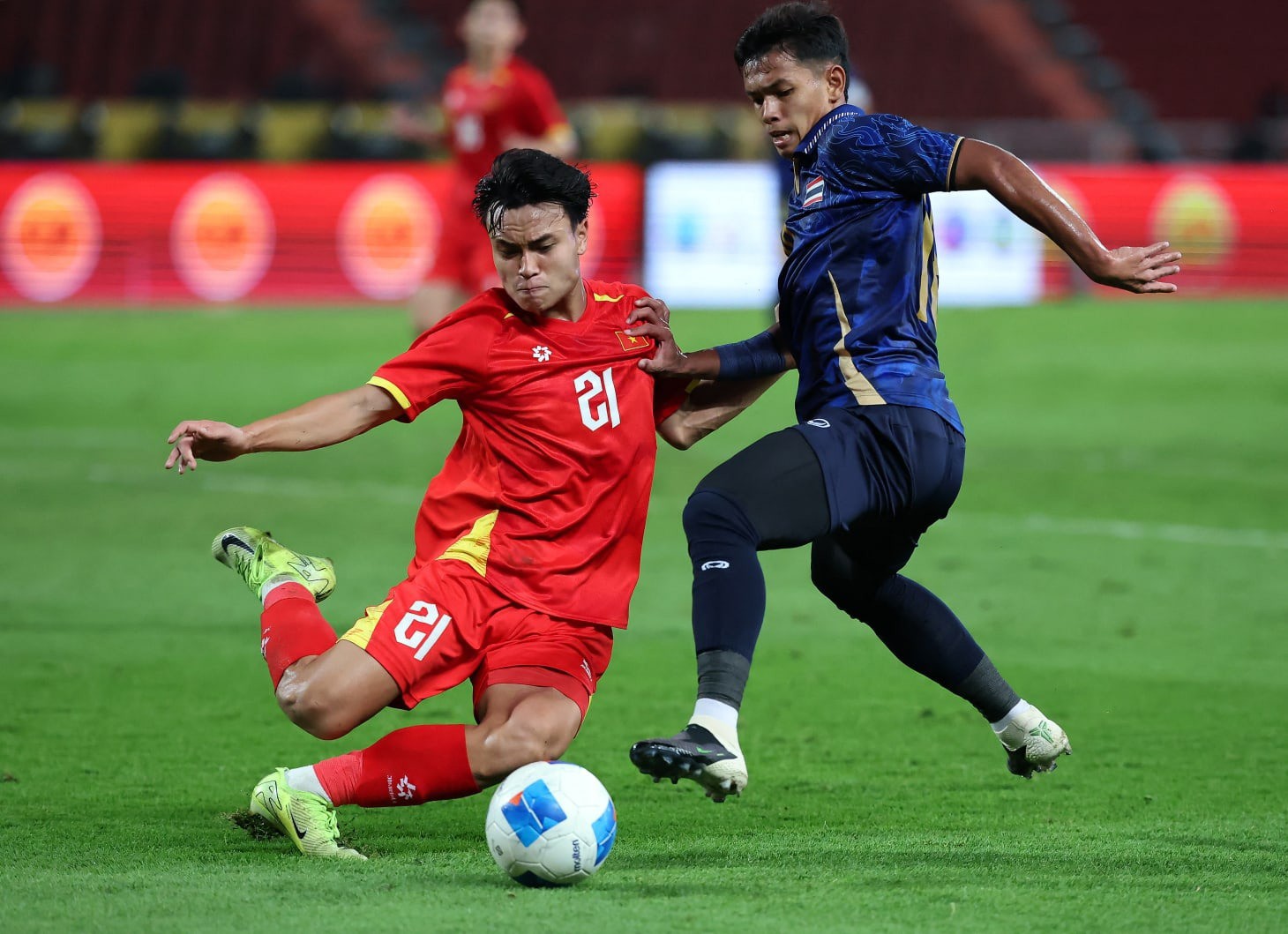 Các học trò của huấn luyện viên Kim Sang Sik nhận được nhiều lời khen từ chính các cư dân mạng Thái Lan. Ảnh: Reuters