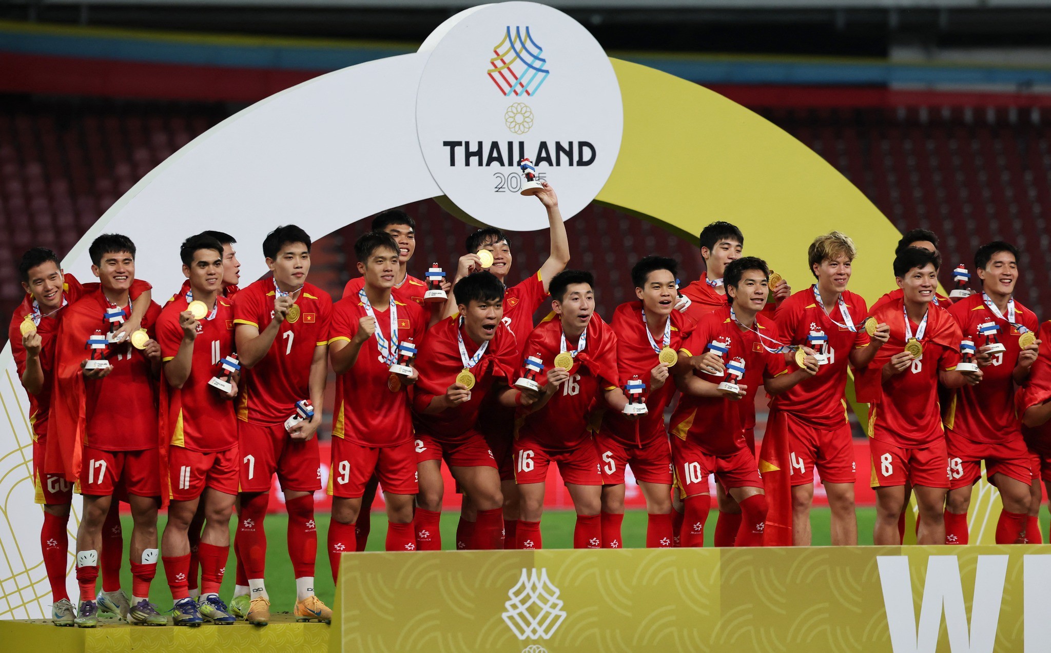 U22 Việt Nam nhận huy chương vàng. Ảnh: Siam Sports