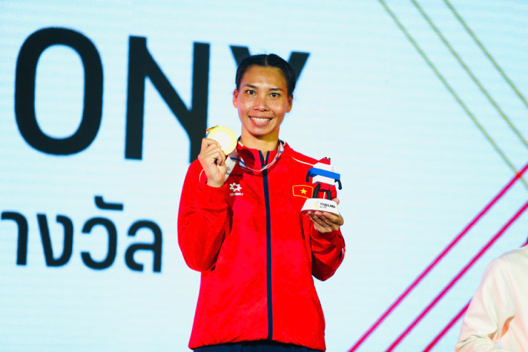 Hà Lin nhận HCV. Ảnh: Lê Phong&nbsp;