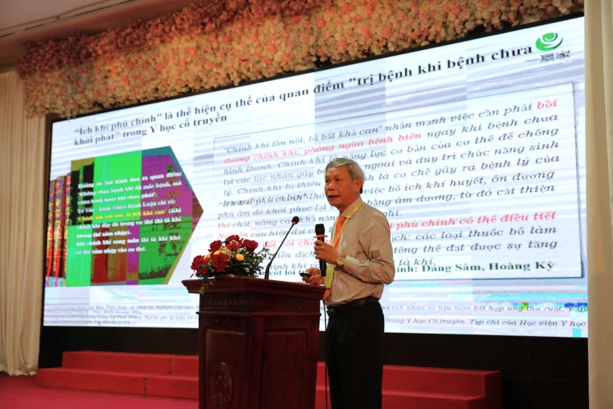 TS.BS. Trịnh Hoài Nam giới thiệu sản phẩm Sâm Kỳ Ẩm của Thọ Sinh Đường tại Hội nghị