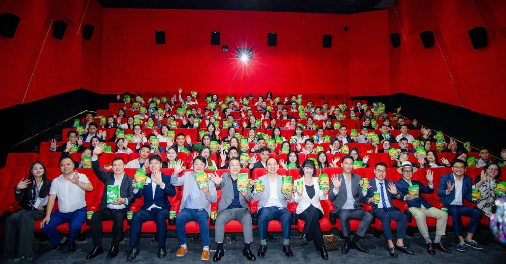 Nhiều chuyên viên kinh doanh hào hứng trước buổi training mới lạ