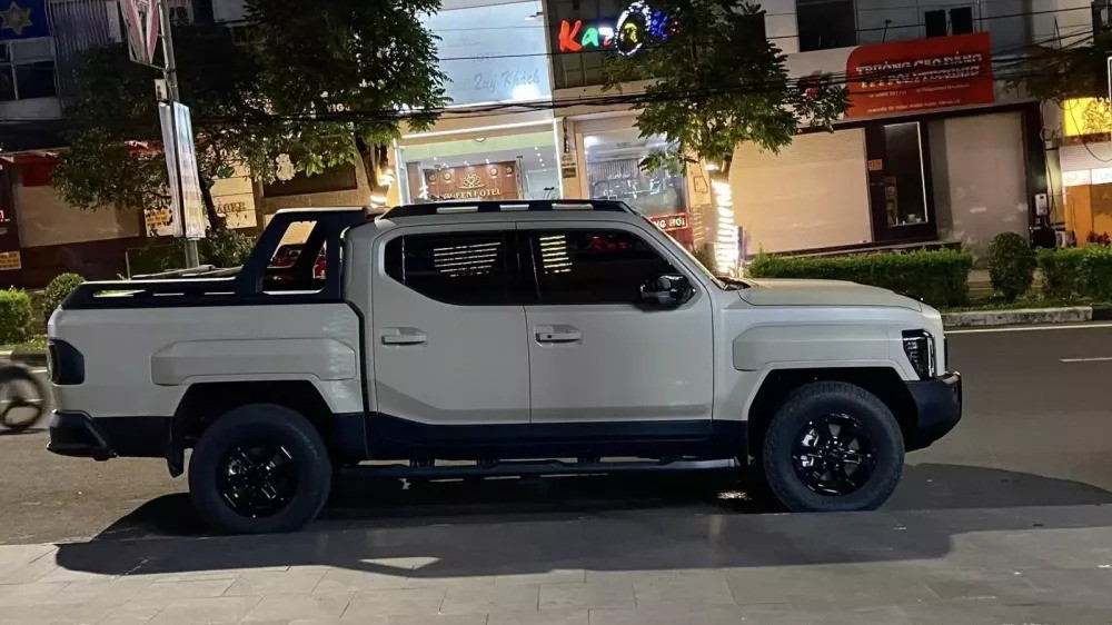 Kia Tasman bất ngờ xuất hiện trên phố núi Gia Lai dù chưa được phân phối chính hãng tại Việt Nam.