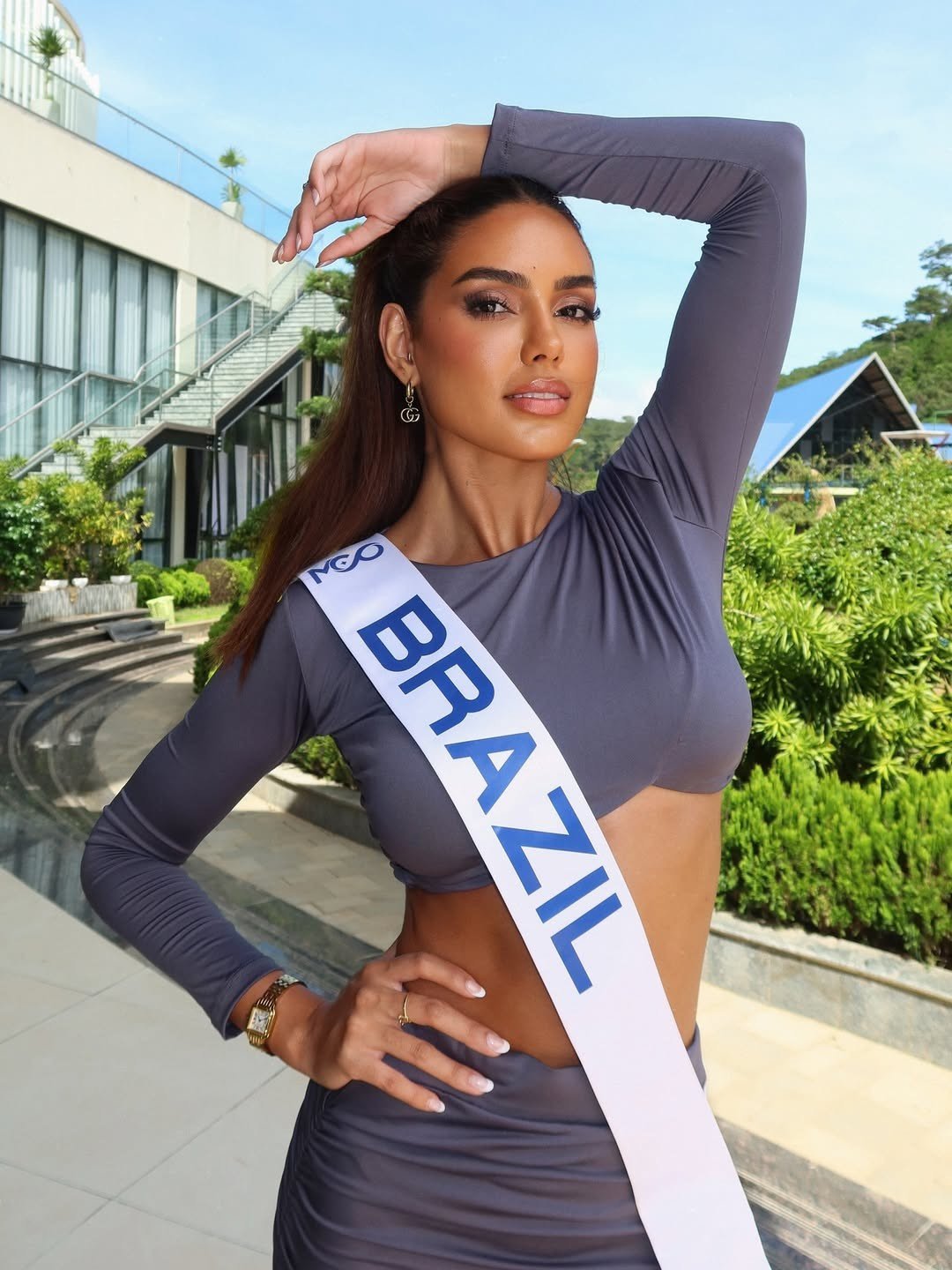 Gabriela Borges luôn nổi bật trong các hoạt động của cuộc thi. Cô có gu thời trang thanh lịch, sang trọng.