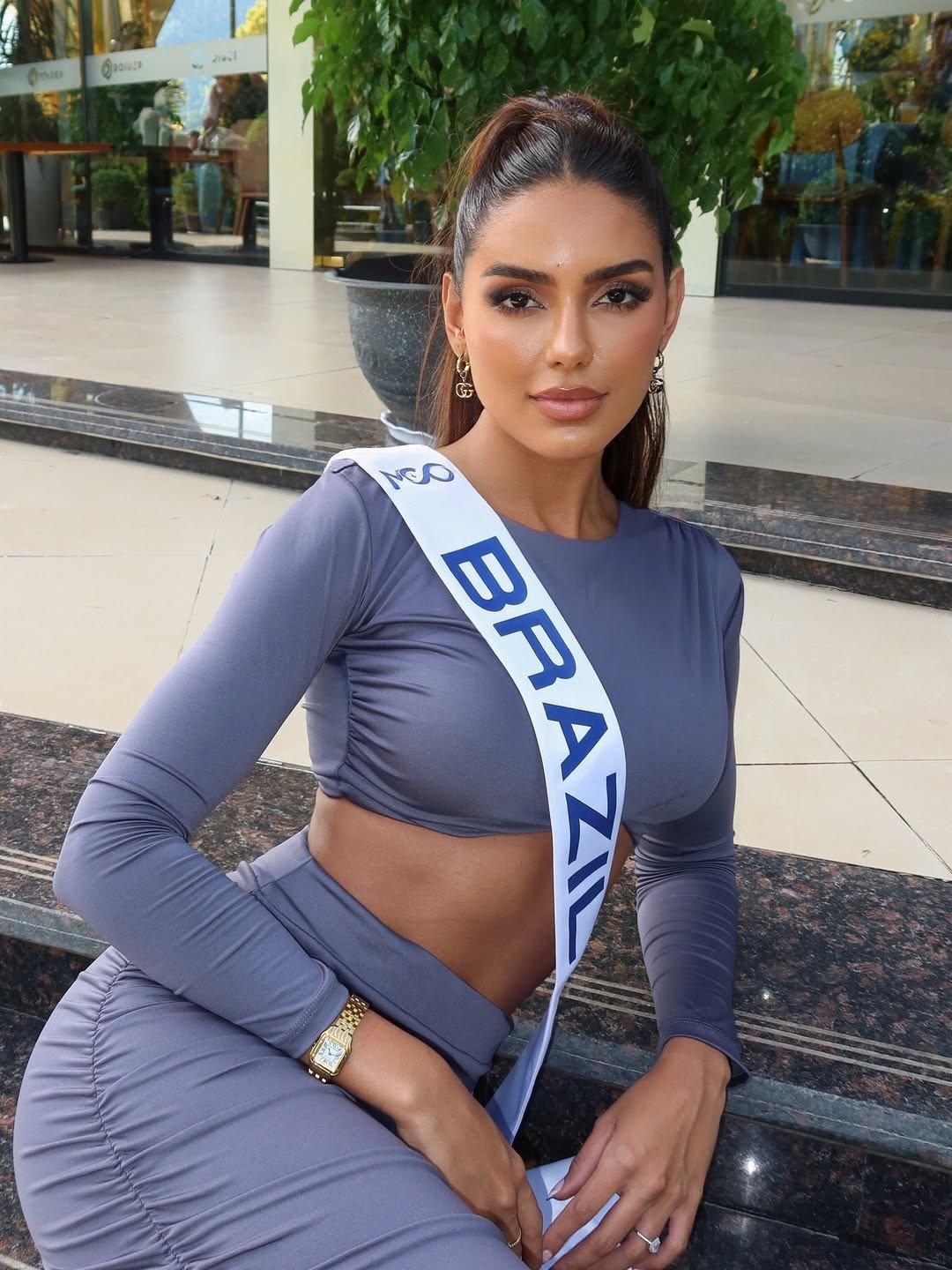 Gabriela Borges luôn nổi bật trong các hoạt động của cuộc thi. Cô có gu thời trang thanh lịch, sang trọng.