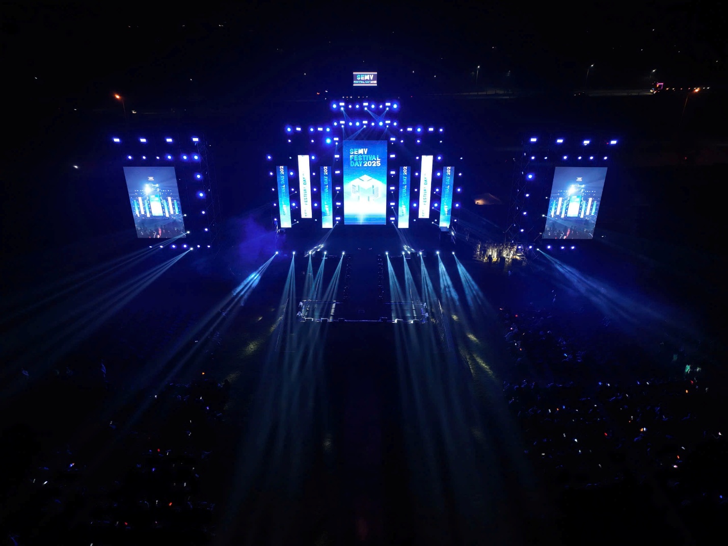 Toàn cảnh sân khấu hoành tráng SEMV FESTIVAL DAY 2025