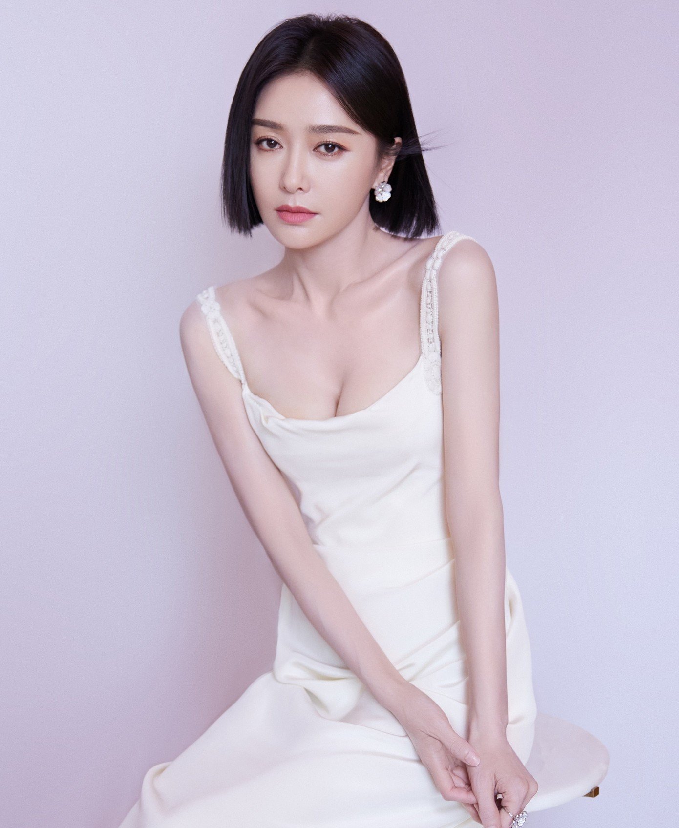 Tần Lam bị cho là lợi dụng chuyện tình cảm với bạn trai kém 10 tuổi để tạo sức nóng cho phim.