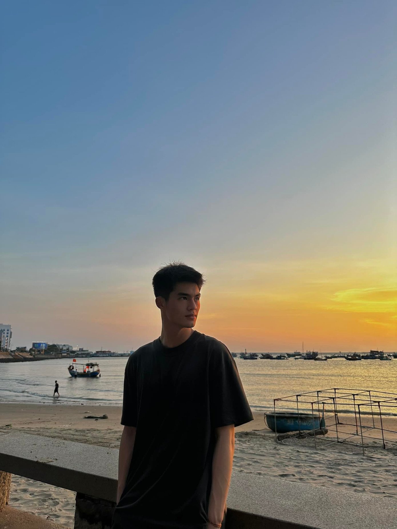 Thủ môn Trần Trung Kiên sở hữu chiều cao vượt trội, khuôn mặt điển trai.