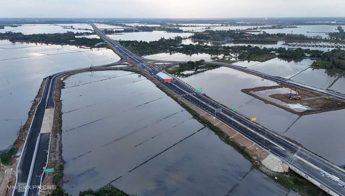 Đoạn cao tốc Cần Thơ - Hậu Giang đưa vào khai thác chính thức từ 20/12. Ảnh:&nbsp;Huy Phong