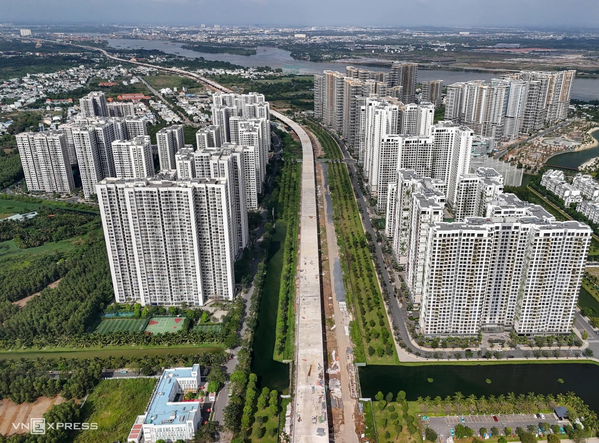 Đoạn cầu cạn Vành đai 3 đi qua khu đô thị Vinhomes Grand Park, TP Thủ Đức (cũ) đã thành hình. Ảnh:&nbsp;Quỳnh Trần