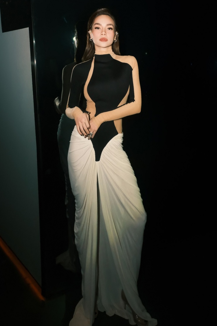 Những chiếc đầm 'đắt xắt ra miếng' của Hồ Ngọc Hà - 1