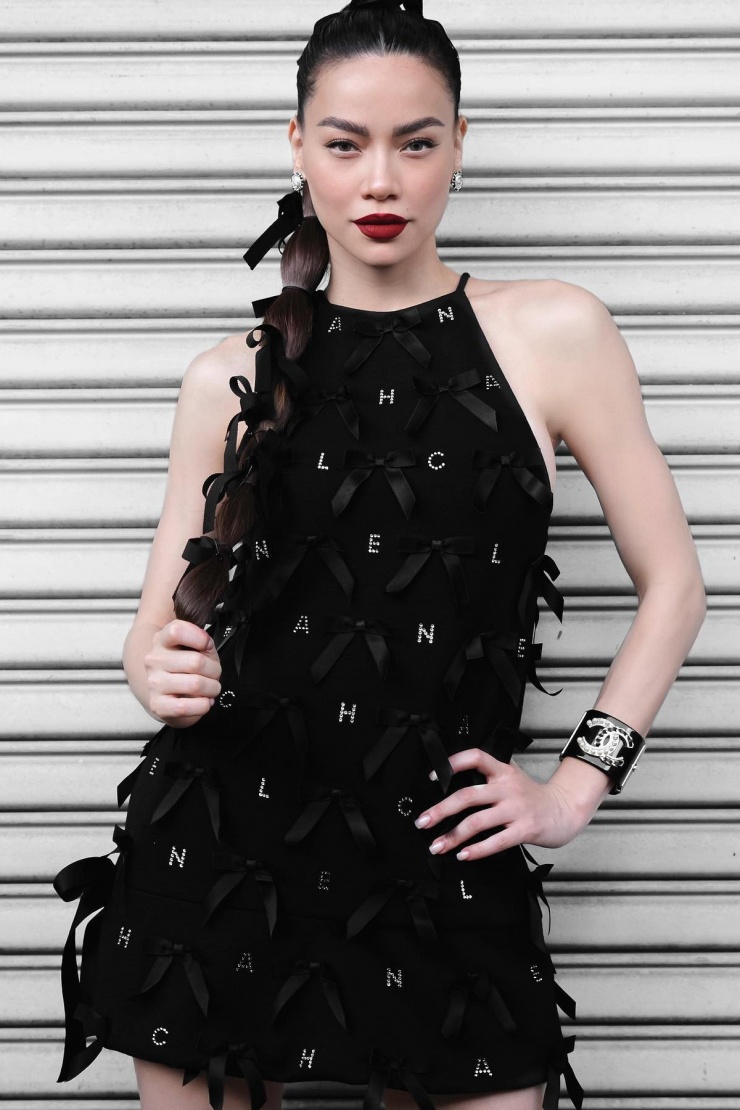 Những chiếc đầm 'đắt xắt ra miếng' của Hồ Ngọc Hà - 3