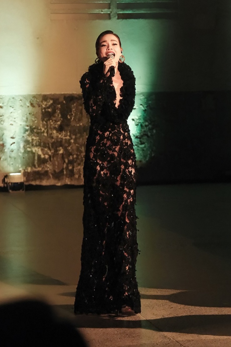 Những chiếc đầm 'đắt xắt ra miếng' của Hồ Ngọc Hà - 5