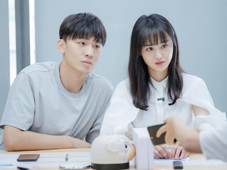 Bạn trai cũ Trương Hằng mở công ty môi giới dịch vụ đẻ thuê, Trịnh Sảng khẳng định cô không có liên quan.