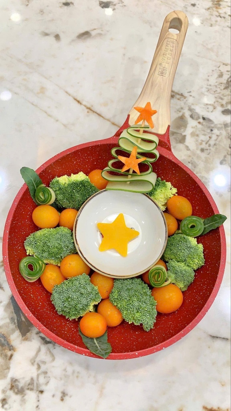 Mâm rau củ hóa cây thông, vòng nguyệt quế đón Giáng sinh - 7