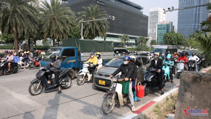 Hình ảnh xe cộ ngăn nắp trên phố Hà Nội sau khi hơn 1.800 camera AI đi vào hoạt động - 3